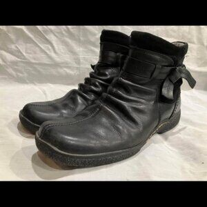 Womens size 7 1 2 Roberto Vianni leather ankle boots